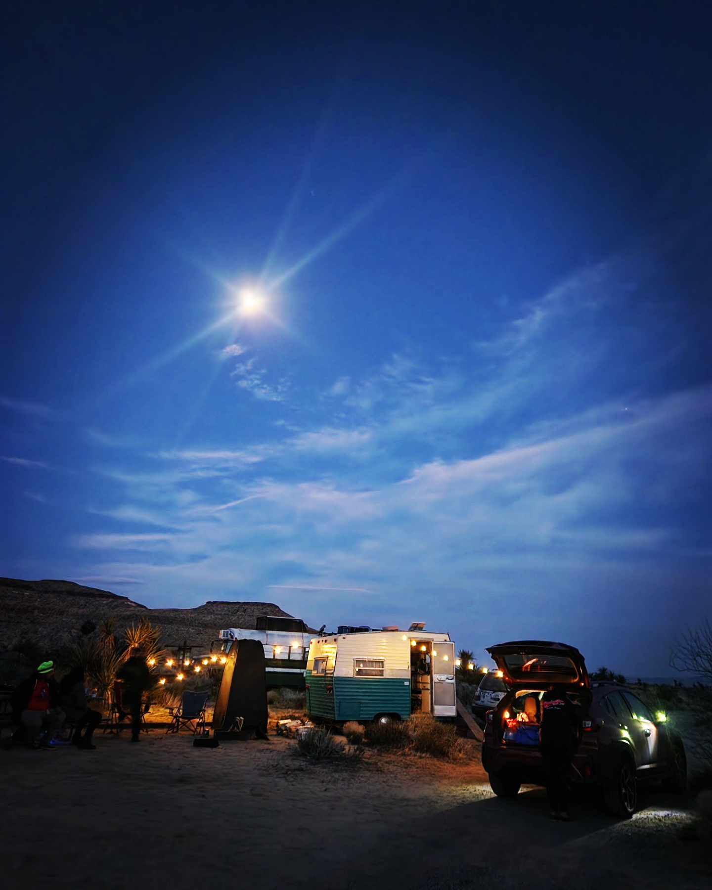 Okay, here's an analysis of the image, broken down into the sections you requested, focusing on what aspects are most relevant. Some sections will be more prominent than others, as the image doesn’t readily lend itsel...