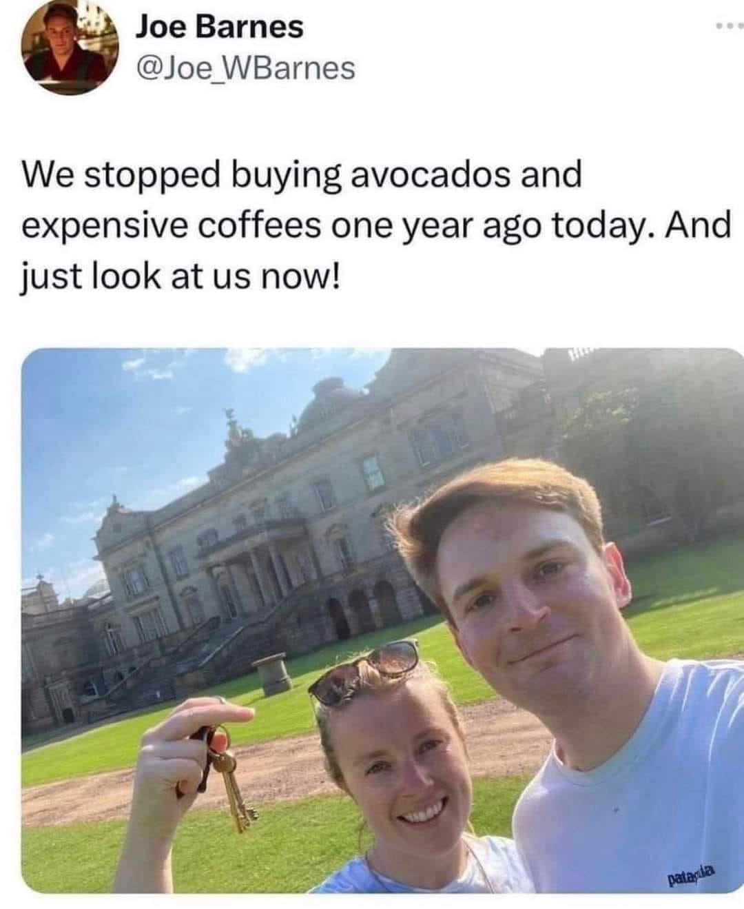 Okay, let's break down this Twitter post and image through the requested theoretical lenses. It's a surprisingly rich example for such a seemingly simple image! ## Visual Description The image features two young, whit...