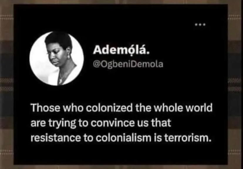 Okay, let's break down this image/tweet through the requested theoretical lenses. **Visual Description** The image is a screenshot of a Twitter post. The background is solid black. Centered on the left is a circular p...