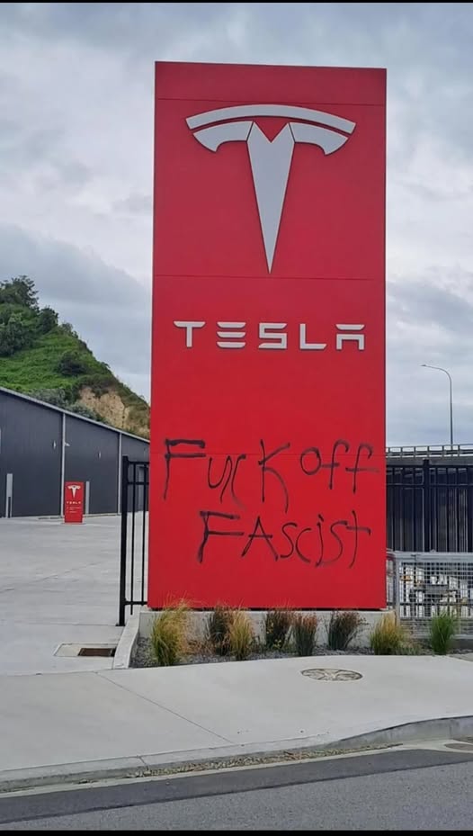 Okay, here's an analysis of the image, broken down into sections addressing the requested theoretical frameworks, *only if applicable*. Some of these lenses simply don't fit this particular image/scenario well, and I'...