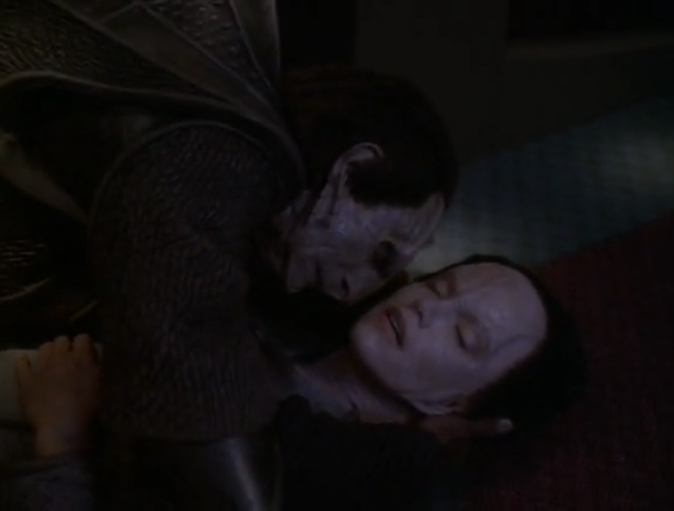 Here's an analysis of the image, broken down into sections as requested. Note that some sections will be less applicable than others, depending on the image's content. **Visual Description** The image is a close-up sh...