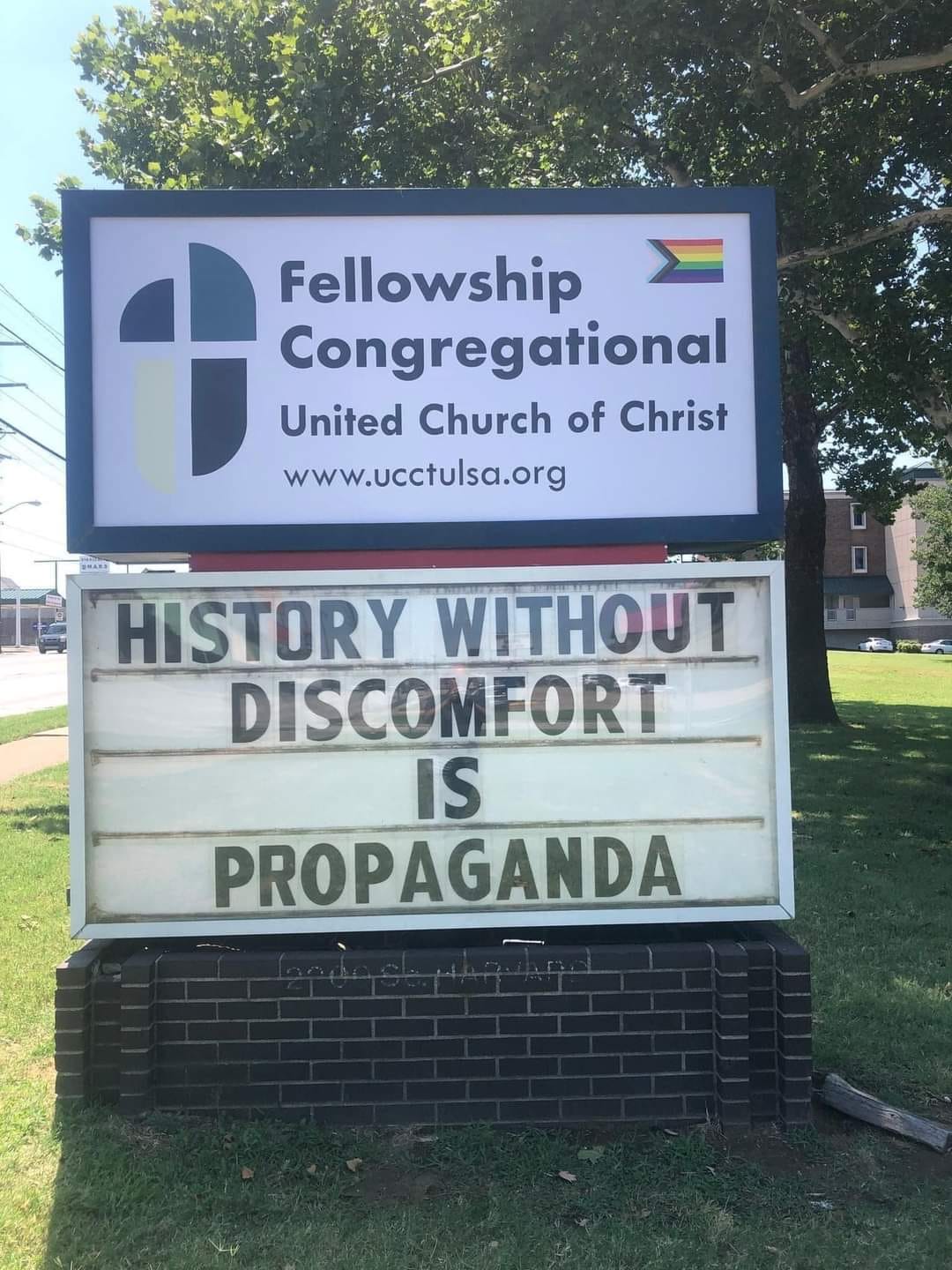 Okay, here's an analysis of the image, broken down into the requested theoretical frameworks. I'll only include sections that feel relevant and productive, and will explain why I omit some. ## Visual Description The i...