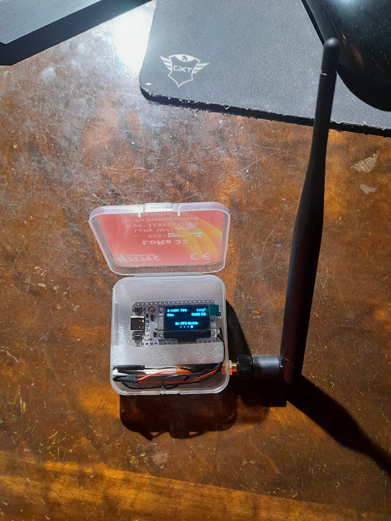 Okay, here's an analysis of the image, broken down into sections as requested. It's important to note that applying high-level theory to a simple image is often interpretive and can be somewhat stretched, but this is...