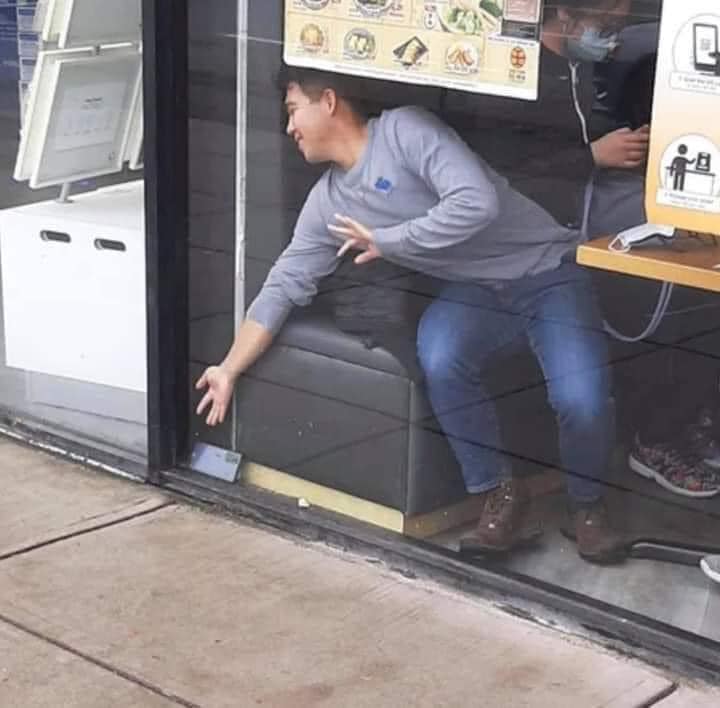 Here's an analysis of the image, broken down into sections as requested. Not all sections will apply, as the image doesn't necessarily invite all interpretations. **Visual Description** The image captures a man in a s...