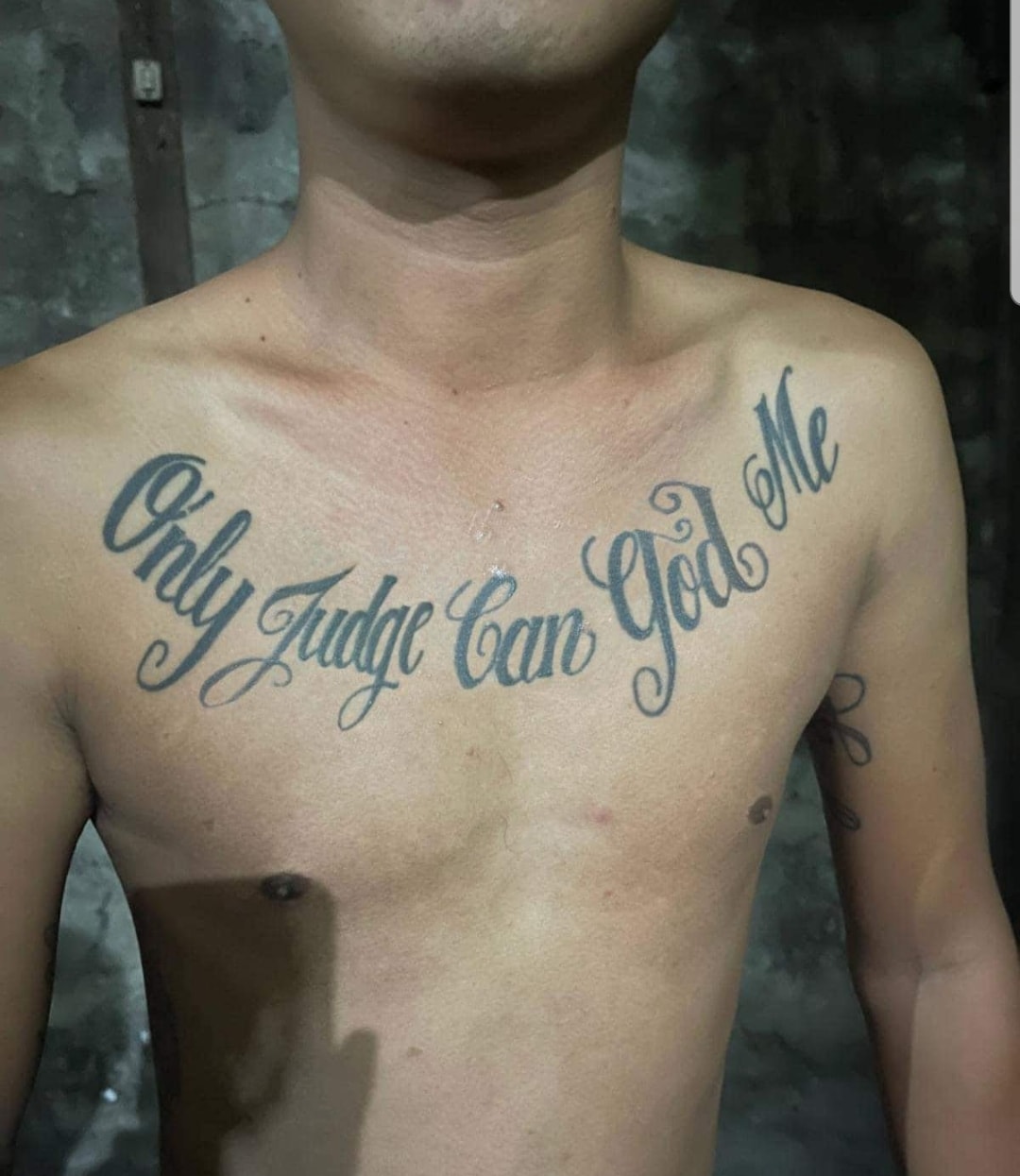 Here's an analysis of the image, broken down by the requested theoretical frameworks, focusing on the tattoo and its implications. I will only address the sections that are relevant. **Visual Description** The image s...