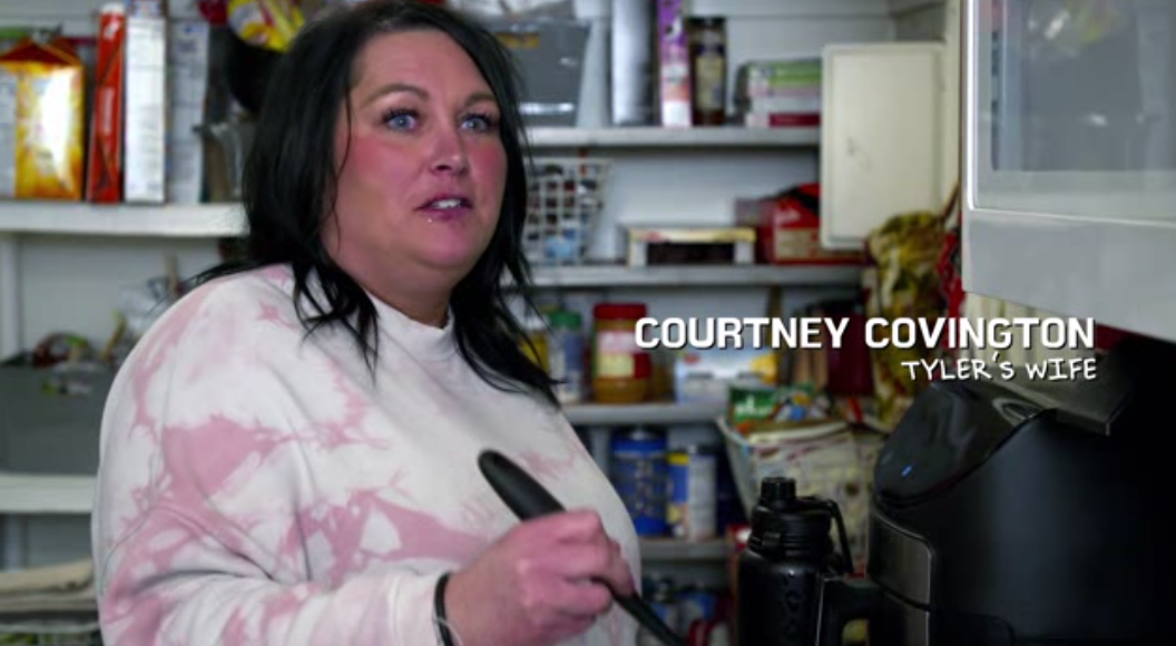 Okay, here's an analysis of the image, broken down into the requested sections, prioritizing those that seem most relevant. Given the limited scope of a single image, these analyses will be somewhat speculative and in...