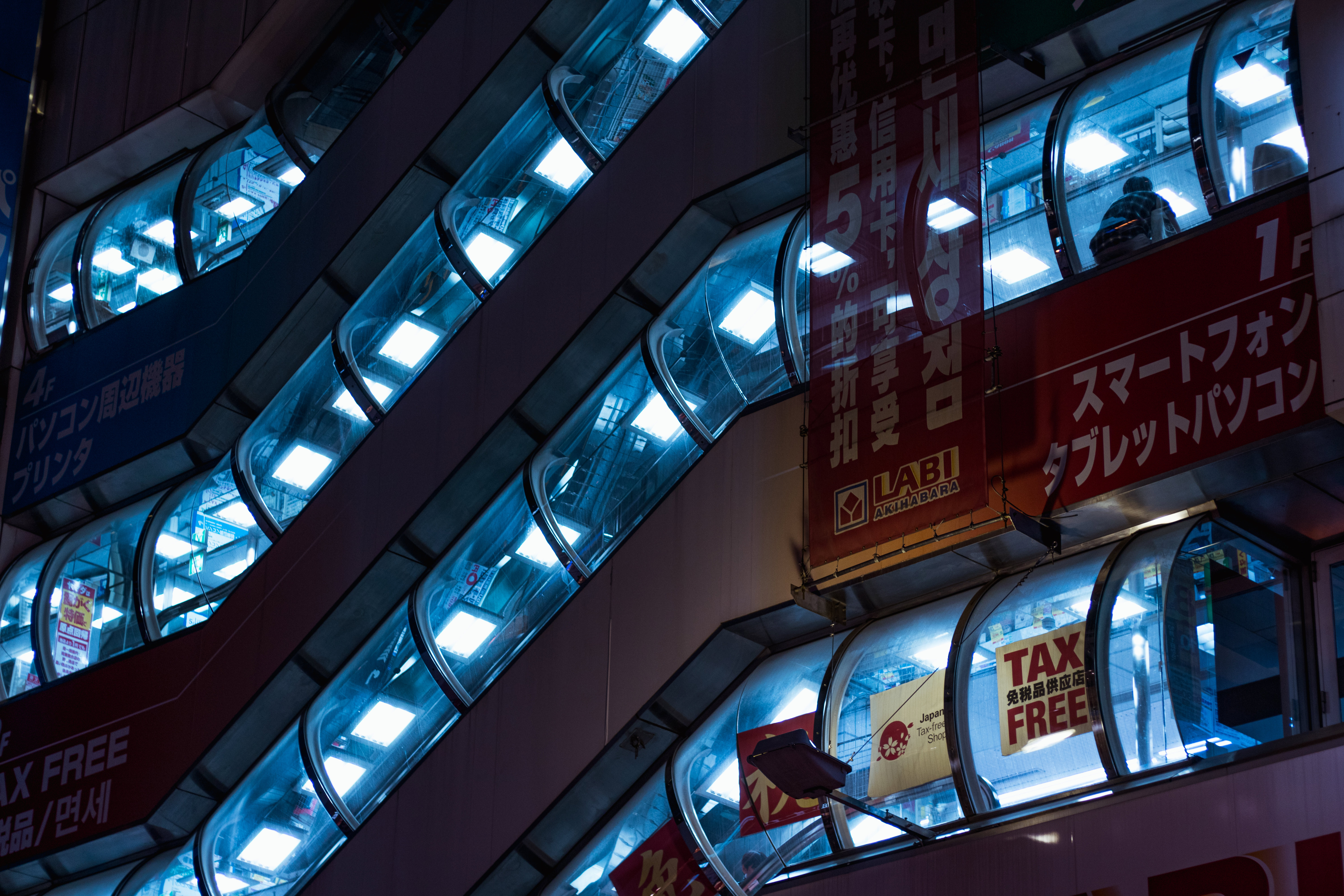 Okay, here's an analysis of the image, broken down into the requested sections. I'll indicate when a section isn't applicable or where the connection is weak. This is going to be somewhat lengthy, as we're aiming for...