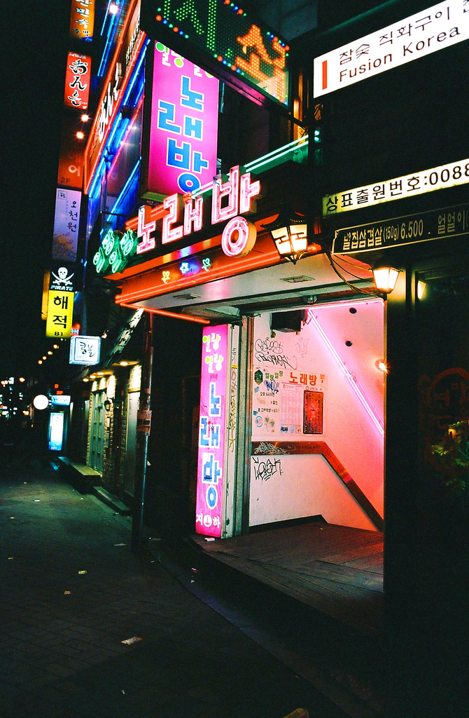 Okay, here’s an analysis of the image, broken down into sections based on the theoretical frameworks you requested. Not all sections will be relevant or deeply explored - I'll indicate when that’s the case. ## Visual...