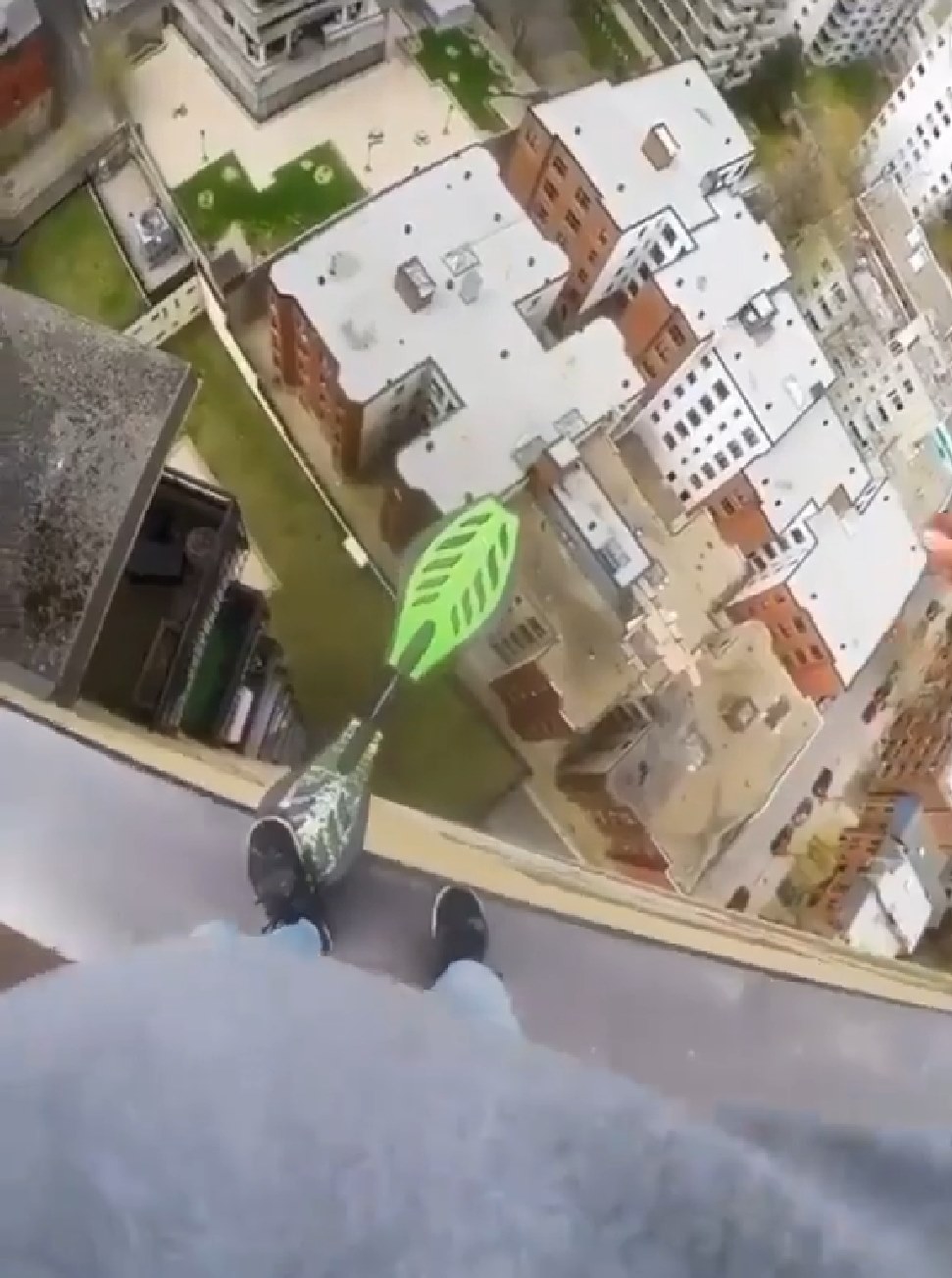 Here's an analysis of the image, broken down into sections as requested. Please note that some sections won't apply strongly, and I'll explain why when that's the case. **Visual Description** The image appears to be a...