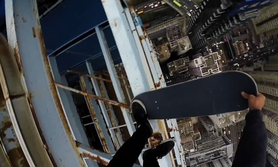 Here's an analysis of the image, broken down into sections as requested, with explanations of how each lens applies (or doesn't). ## Visual Description The image presents a highly unusual, first-person perspective loo...