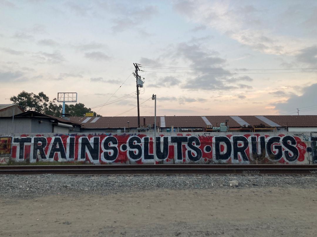 Okay, here's an analysis of the image, broken down into sections as requested, with explanations of each approach and how it applies to the photograph. I'll indicate if a section doesn't apply or is minimal. **Image D...