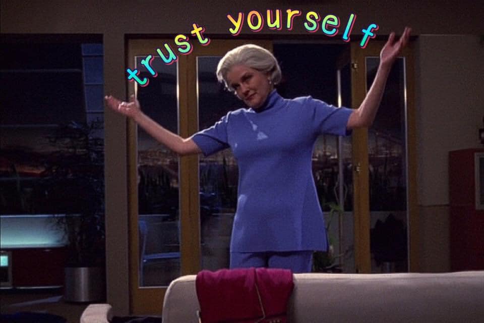 Here's an analysis of the image, broken down into sections as requested. Due to the limited information from a single still image, some sections will be more speculative than others. **Visual Description** The image d...