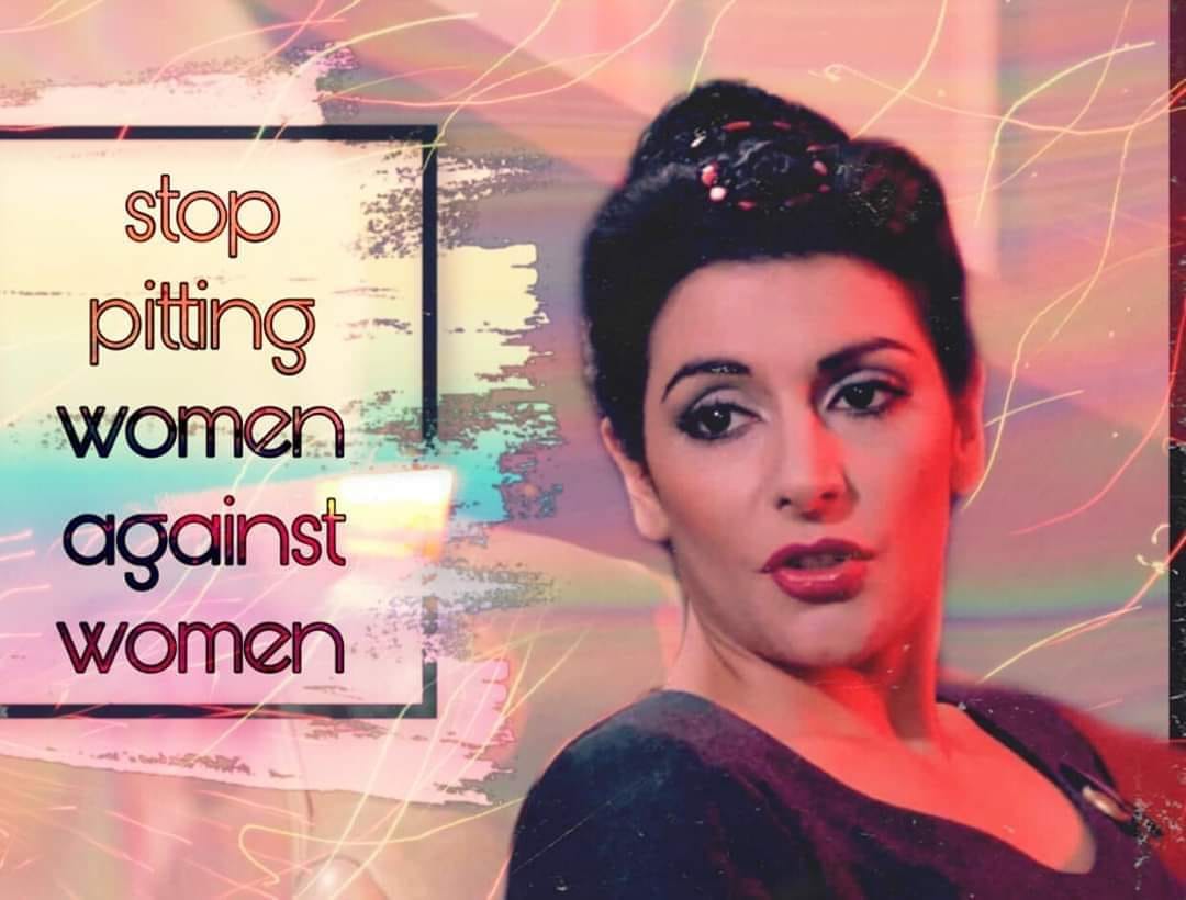 Okay, here's a breakdown of the image, analyzed through the lenses you requested. I'll only include sections where the concepts meaningfully apply. **Visual Description** The image features a close-up portrait of a wo...