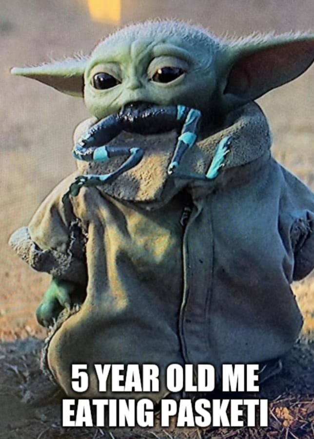 Okay, here's an analysis of the image, broken down into sections as requested. Note that some sections won't be relevant, and I'll explain why as needed. **Visual Description** The image depicts "Baby Yoda" (Grogu) fr...