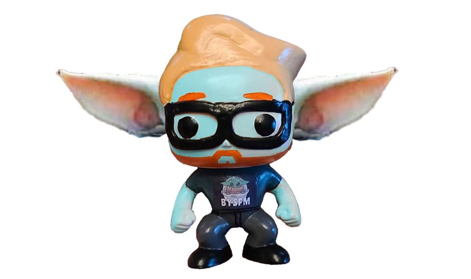 Okay, let's break down this image with the requested analytical frameworks. **Visual Description** The image depicts a vinyl collectible figurine, resembling a stylized, cartoonish rendering of Gizmo from the 1984 fil...