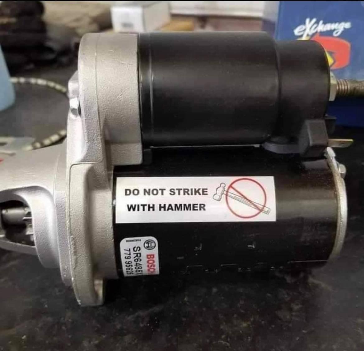 Okay, here's an analysis of the image, broken down into the requested theoretical sections. I'll only include sections where the theory is relevant – some won’t apply! ## **Visual Description** The image shows a grey,...